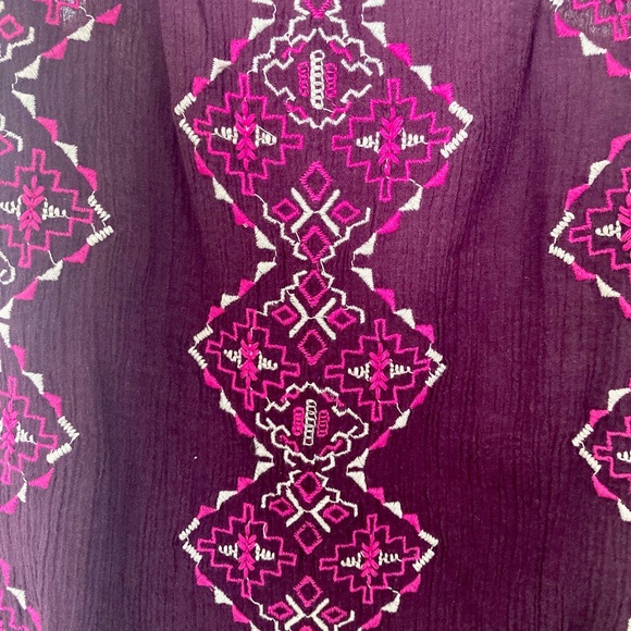 Embroidered Tank - Picture 2 of 4